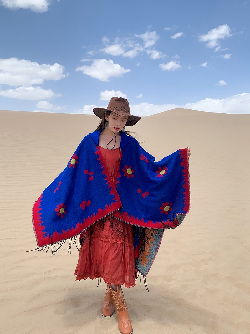 民族风斗篷披肩女新疆西藏旅游青海湖大西北穿搭保暖外搭连帽披风-图1