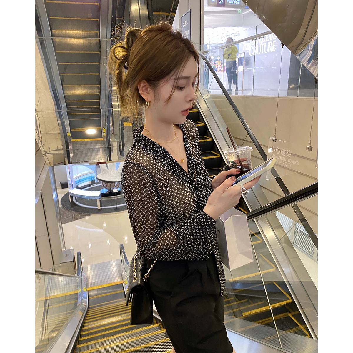 THEOPENDM 2022春夏新款宽松百搭时髦长袖小月亮衬衫女V领防嗮衣