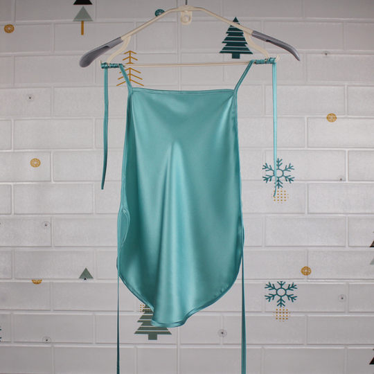 Antiker Damen-Pyjama mit Bauchband aus Seide, sexy und interessant