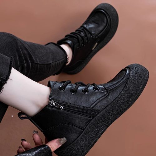 大码女鞋41到43软底不累脚短靴女冬季加绒平底真皮新款休闲靴子42 - 图1