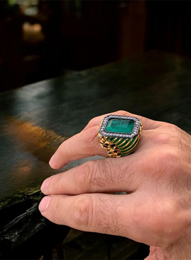 复古祖母绿色男士帕拉伊巴戒指