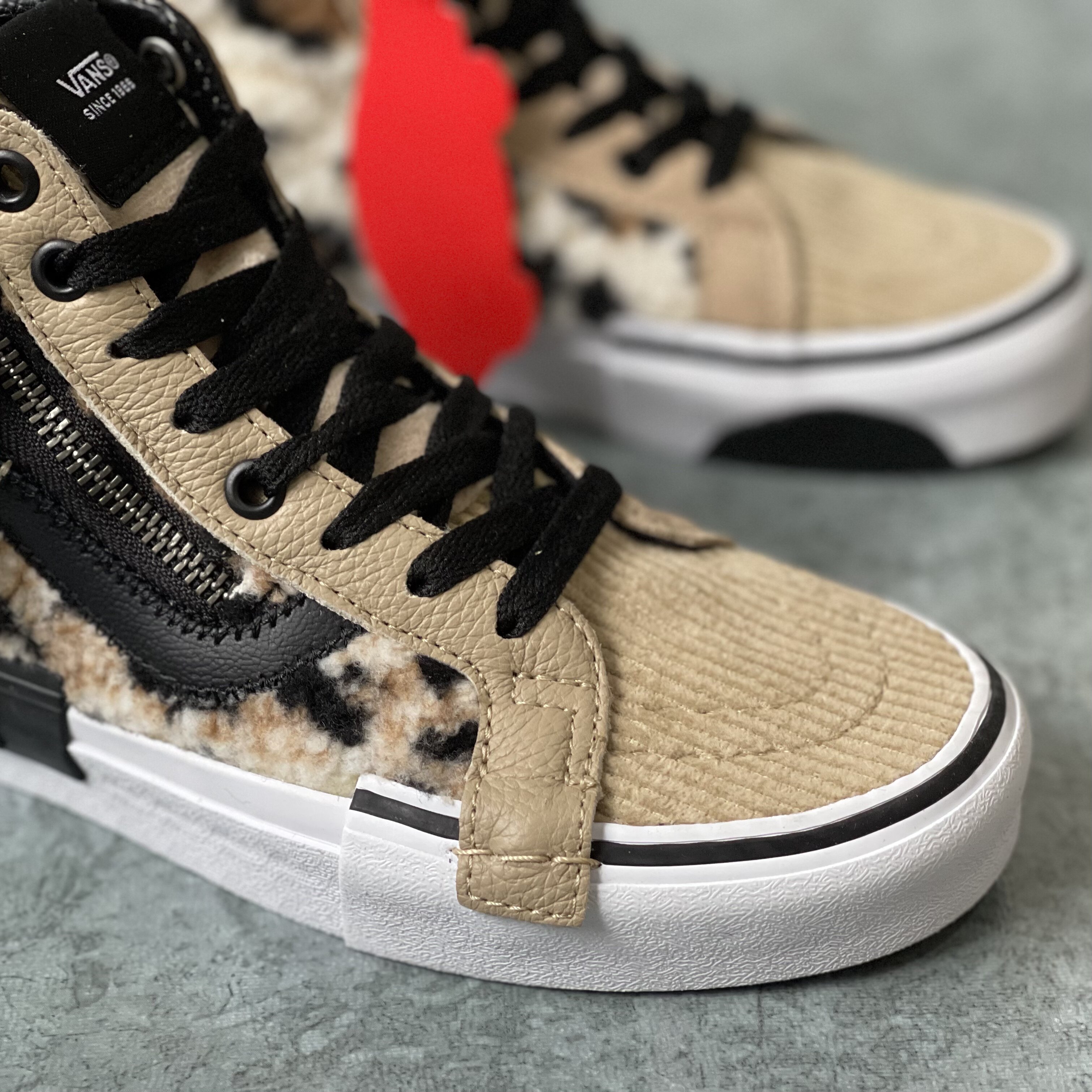 VANS范斯SK8-HiCAP绒面拼接解构男女子高帮帆布鞋板鞋VN0A3WM1ABH - 图3