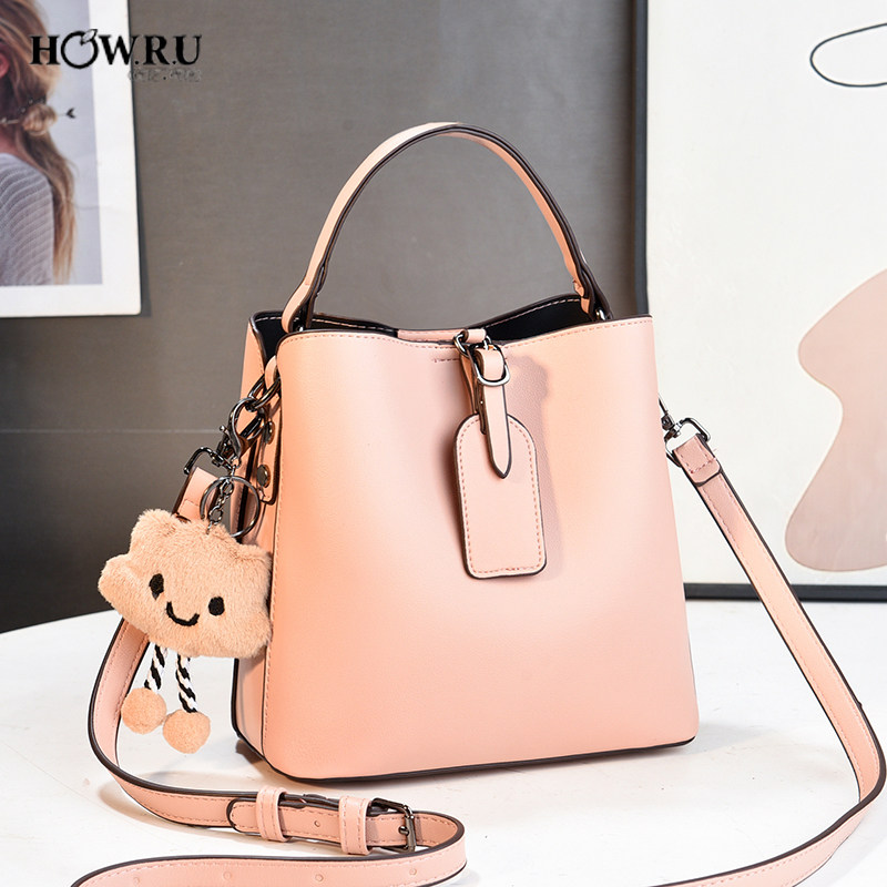 优哈春夏上新2025女式水桶包休闲百搭大容量单肩斜挎手提包多夹层,淘宝优惠券,粉丝福利购,淘宝优惠卷