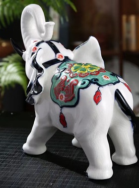 青花手绘新国潮系列陶瓷摆件象