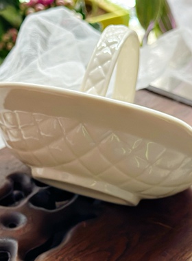 陶瓷浮雕描金提篮装饰钥匙碟品