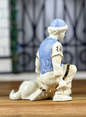 持续瓷生 出口尾货lenox陶瓷蓝色人物牵狗描金摆件工艺品装饰