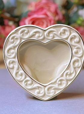 陶瓷浮雕镂空描陶瓷浮雕镂空描