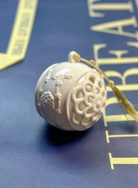 潘多拉白色浮雕陶瓷球挂件