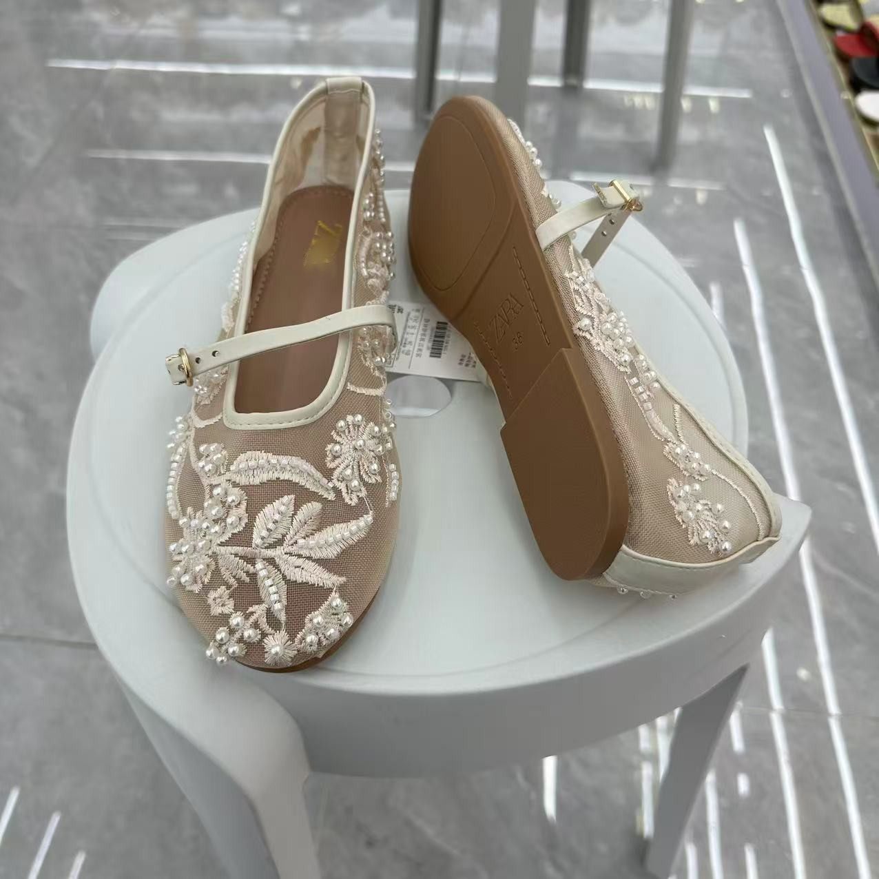 西班牙新中式软底平底单鞋女白色珍珠国风刺绣网纱圆头扣带跳舞鞋,淘宝优惠券,粉丝福利购,淘宝优惠卷