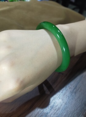 七号碧玉俄料老阳绿女圆条和田玉