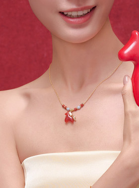 现货工厂直销亚马逊专供红玛瑙本命年宝马项链小马锁骨链毛衣链