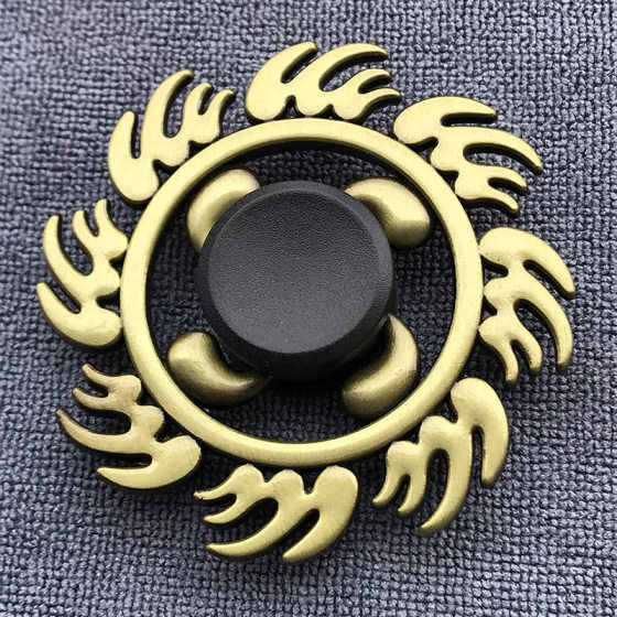 古铜色指尖陀螺减压动漫黑科技金属旋转指间手指陀螺解压地摊玩具