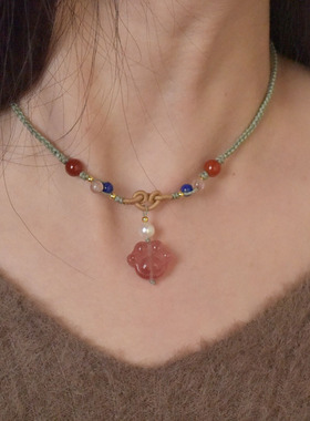草莓晶小猫爪项链短款锁骨链