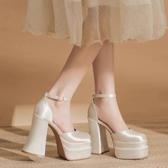 French wedding shoes satin wedding dress artifact to increase height