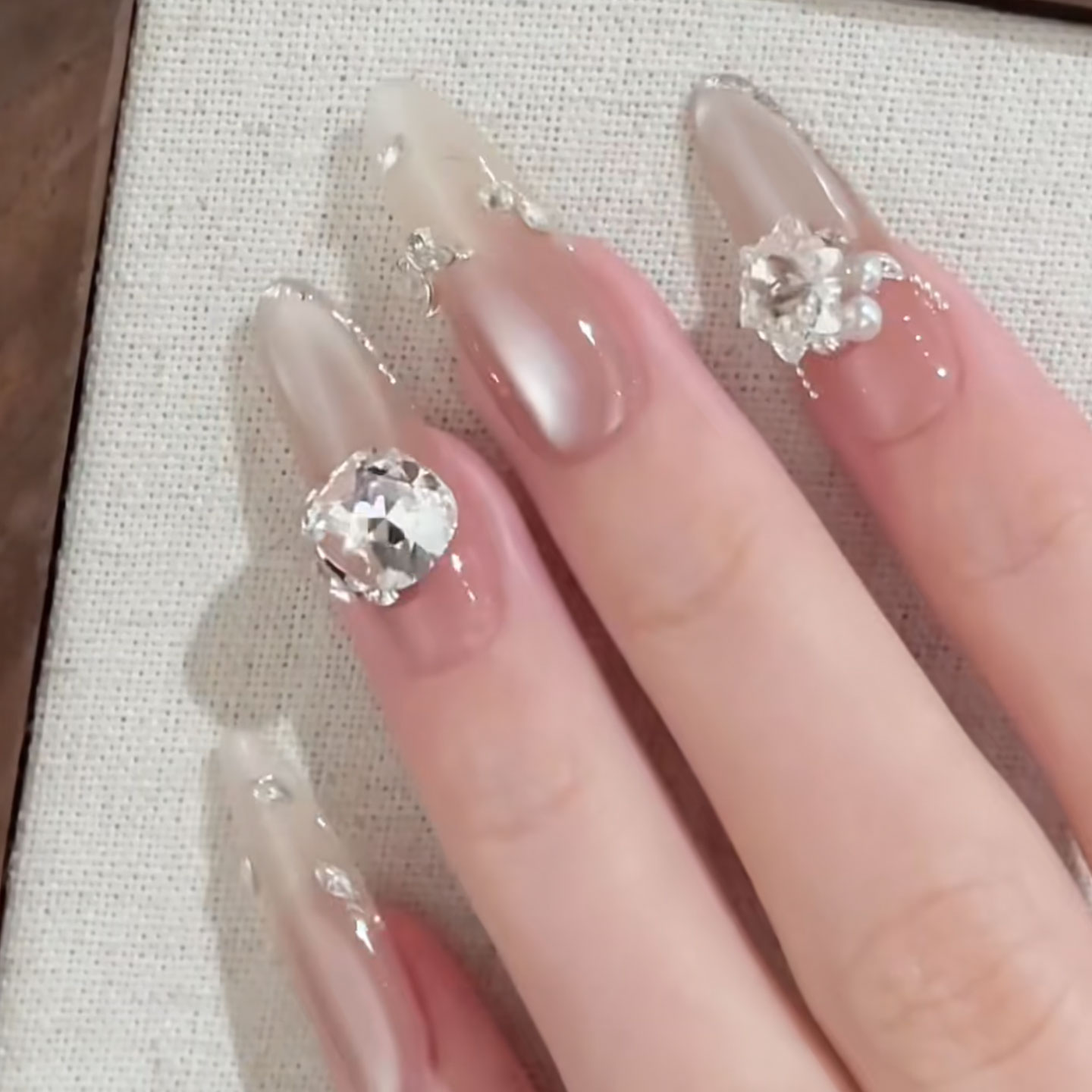 【诺言】高级仙女猫眼缎光爆闪新娘结婚轻奢满钻美甲贴手工穿戴甲 - 图1