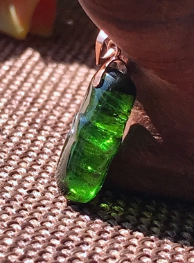 天然碧玺吊坠18K金镶嵌手工雕刻