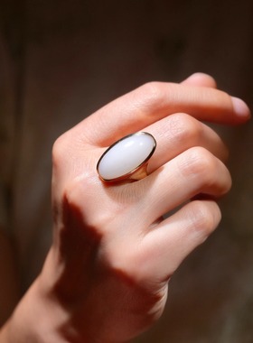 天然新疆和田白玉戒指女款椭圆形蛋面金镶玉18k镶嵌白玉女戒