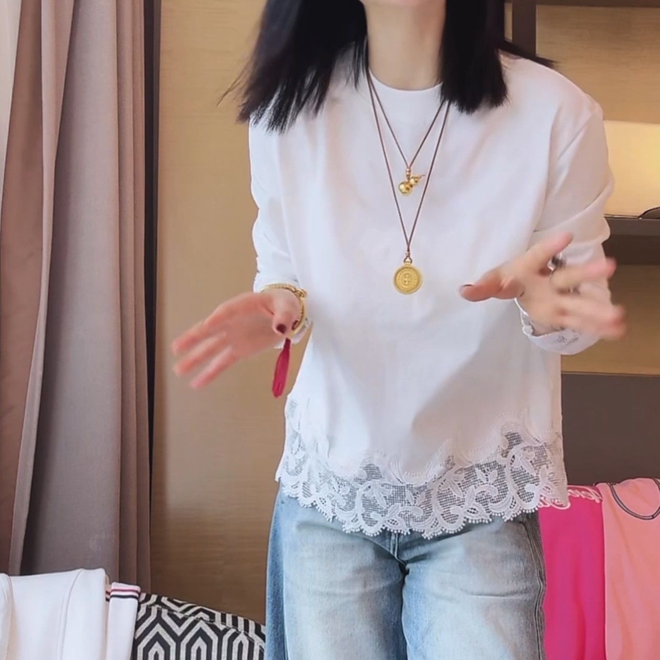 蕾丝拼接长袖T恤女2025年春季新款时尚休闲宽松百搭显瘦纯色上衣,淘宝优惠券,粉丝福利购,淘宝优惠卷