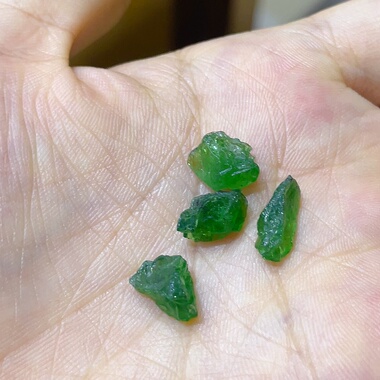 天然无优化一手四粒沙弗莱原石原切打磨属木属性宝石少女浪漫宝石