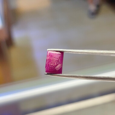 天然无烧无注胶无填充红宝石戒面表面景象奇特原矿原色1.53ct保真