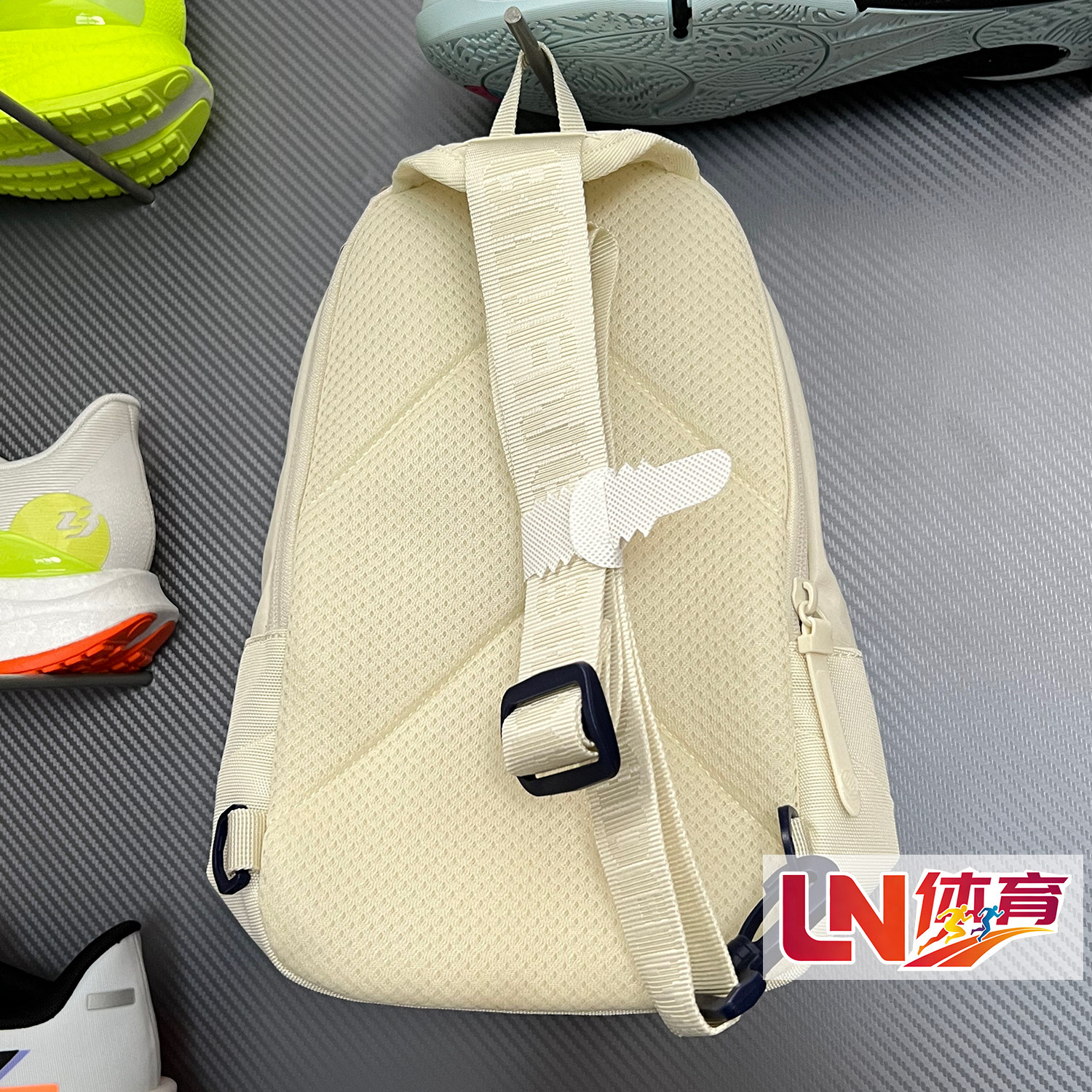 Li Ning Crossbody Bag 2026 Summer New Product BADFIVE Unisex Reflective Water-Repellent Chest Bag ABDW105