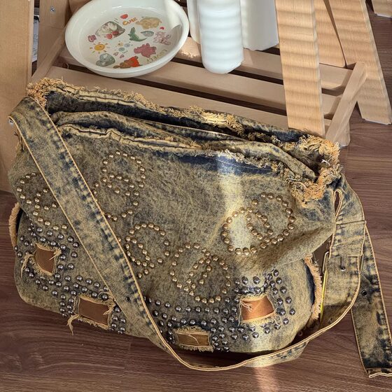 American retro wasteland style washed denim bag with rivets