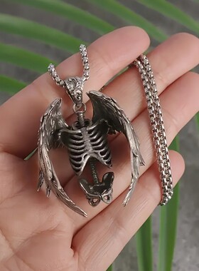 半身骷髅骨头吊坠恶魔的翅膀项链欧美复古设计感朋克街头毛衣链男