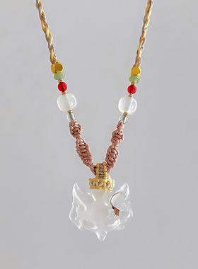 新中式手工编织国风灵狐面具吊坠锁骨链仿玉髓高级感冰透项链配饰