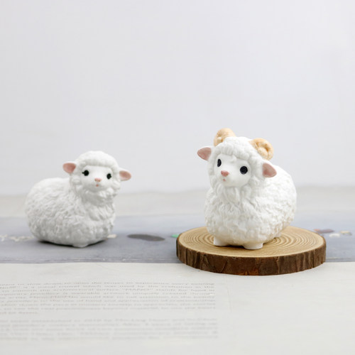 可爱小绵羊陶瓷摆件创意家居饰品生肖小羊马车载摆设办公桌面礼物 - 图0