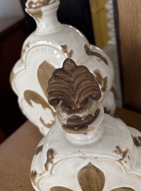 法式复古鸢尾花陶瓷摆件做旧白色庄园风装饰瓶书柜玄关软装陈设
