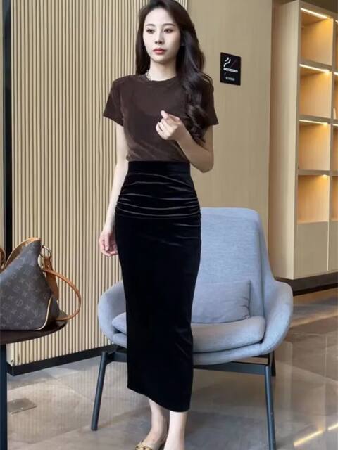 Gold velvet skirt for women in spring and autumn pleated hip-packing skirt