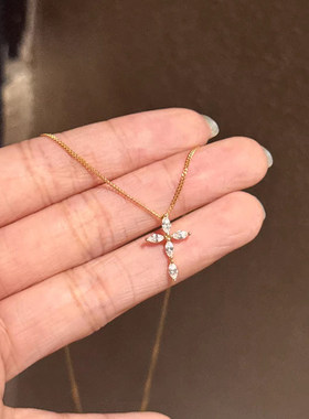 轻奢镶钻金色十字架吊坠项链