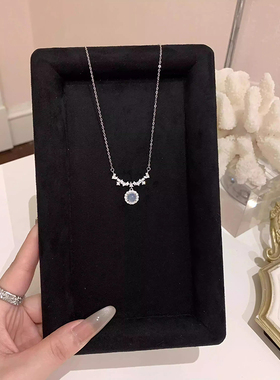 轻奢气质微笑冰透玉髓项链