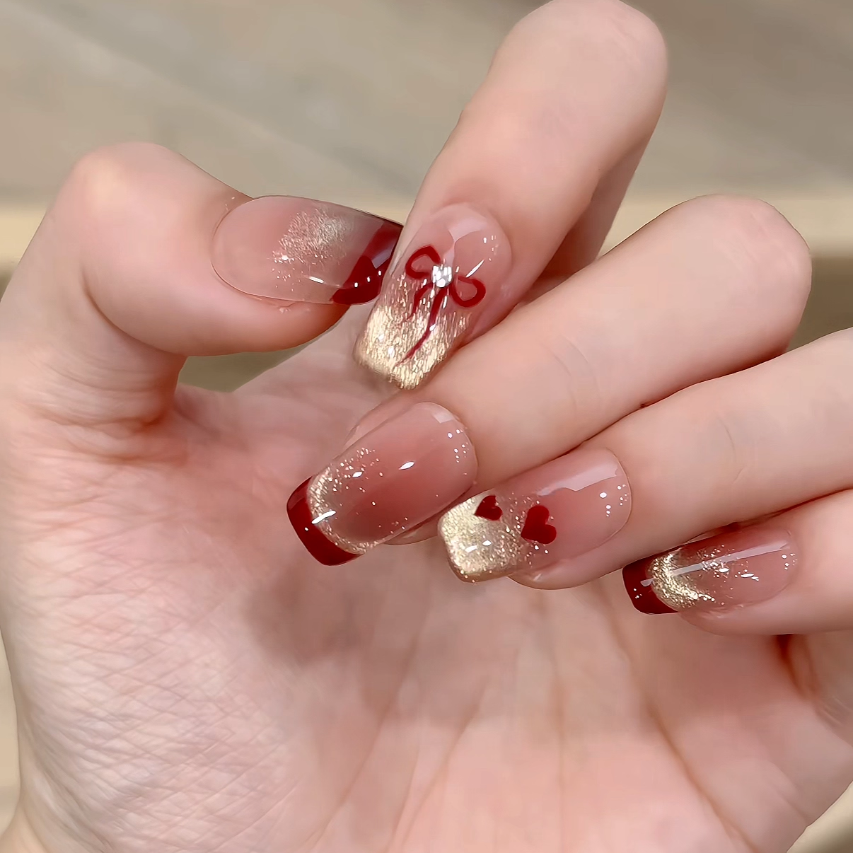 新年短款红色穿戴甲2025新款高级感裸色腮红渐变爱心猫眼美甲贴片,淘宝优惠券,粉丝福利购,淘宝优惠卷