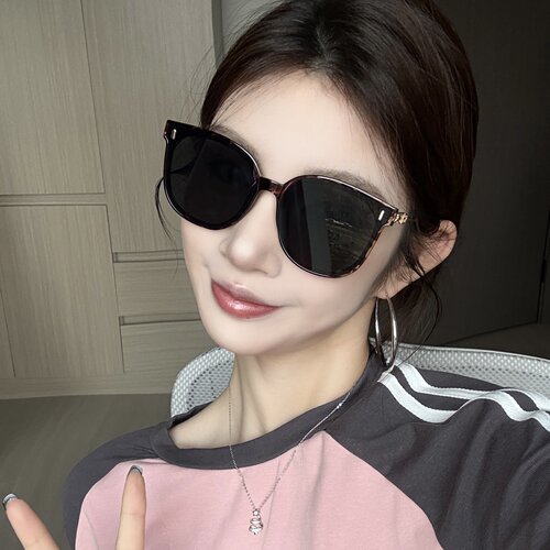 韩版潮方形金属腿高级感黑色墨镜女辣妹圆脸显瘦太阳眼镜防紫外线 - 图3