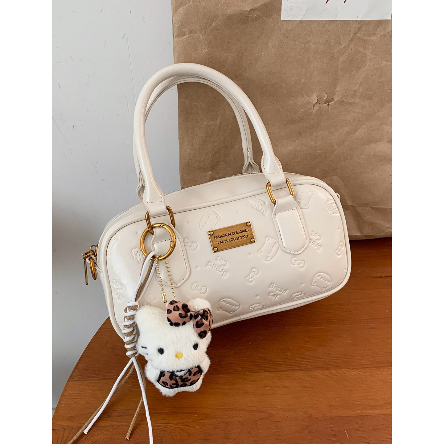 复古小众质感手提包女式小拎包2026新款卡通压花小方包百搭斜挎包,淘宝优惠券,粉丝福利购,淘宝优惠卷