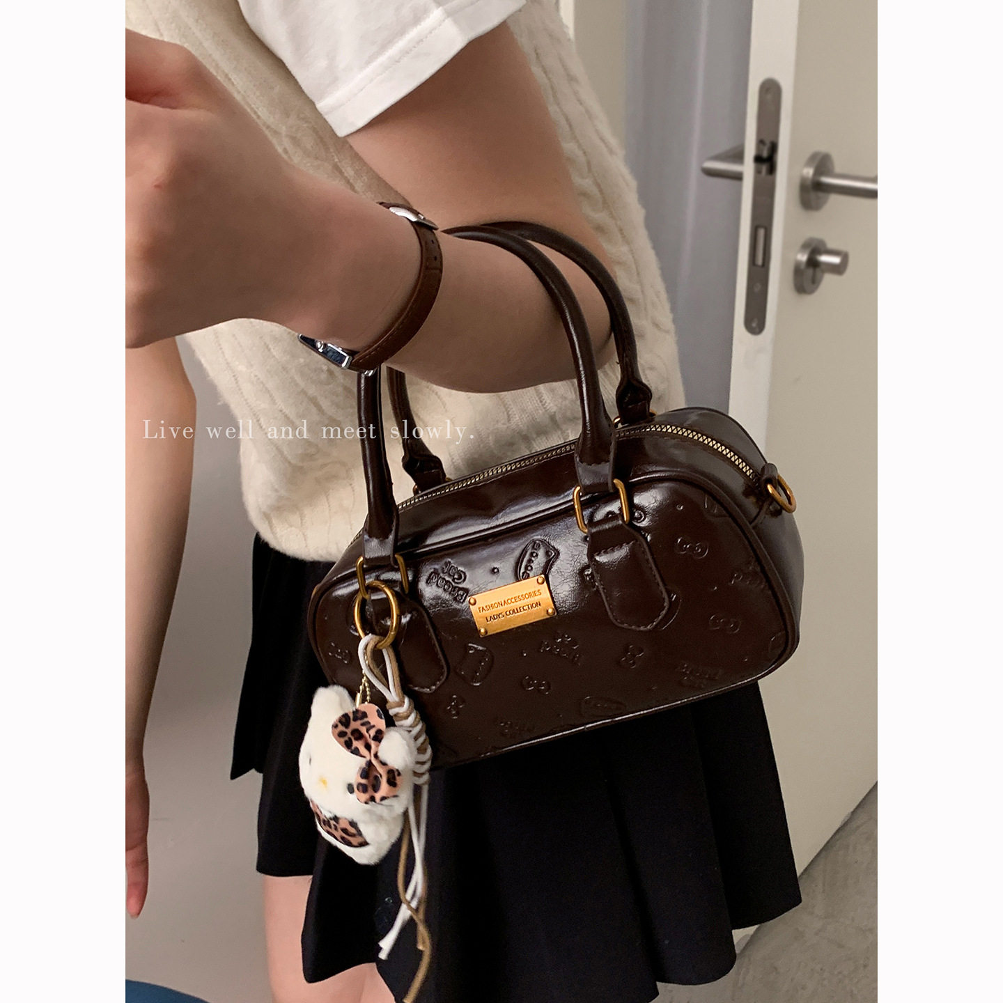 复古小众质感手提包女式小拎包2026新款卡通压花小方包百搭斜挎包,淘宝优惠券,粉丝福利购,淘宝优惠卷