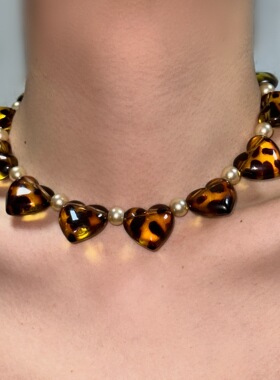 夸张豹纹爱心珍珠项链女琉璃水晶辣妹ins小众个性设计颈链锁骨链