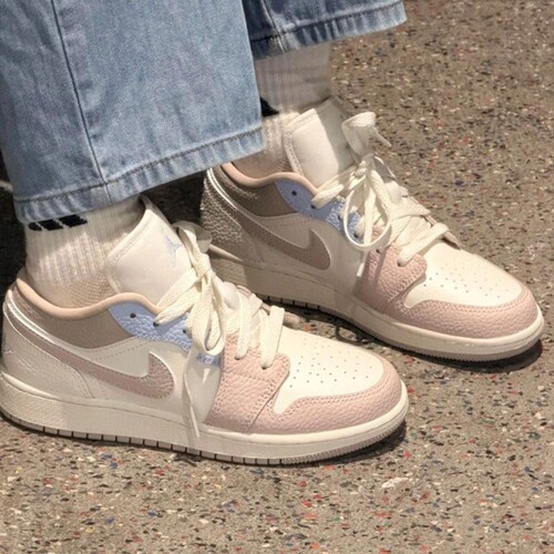 耐克 JordanAir Jordan 1 舒适百搭GS休闲低帮篮球鞋IV3219-161 - 图1