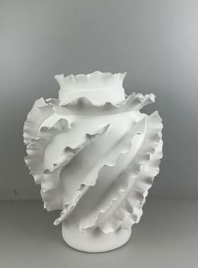 现代简约异形白色手工陶