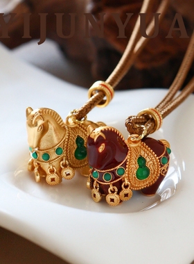 2026新款马年红色滴油珐琅葫芦小马毛衣链轻奢高级感百搭新年项链