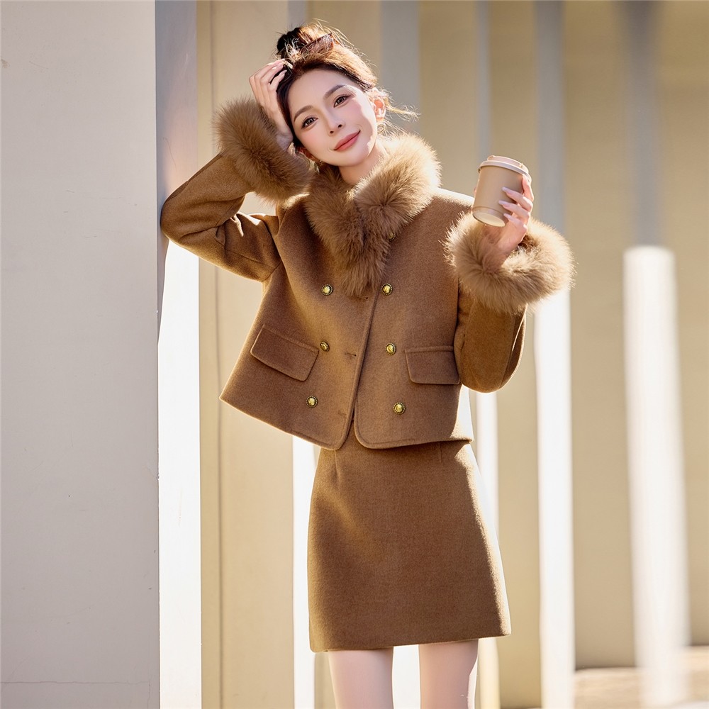 深灰色皮草围脖小香风套装女2025冬季轻奢羽绒服短外套短裙两件套,淘宝优惠券,粉丝福利购,淘宝优惠卷