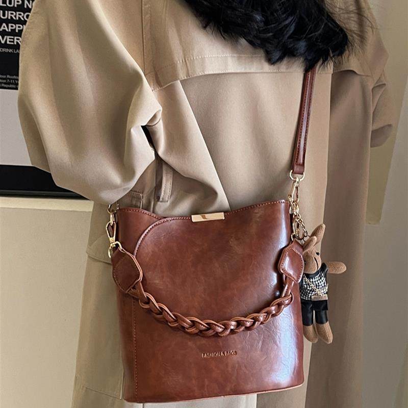 覆古小众水桶包包女士2025新款高级质感百搭斜挎包爆款手提通勤包,淘宝优惠券,粉丝福利购,淘宝优惠卷