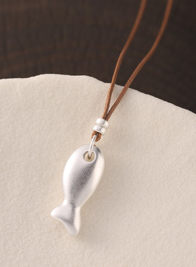 通体s925纯银小鱼棕绳项链女简约哑光工艺时髦百搭个性长款毛衣链