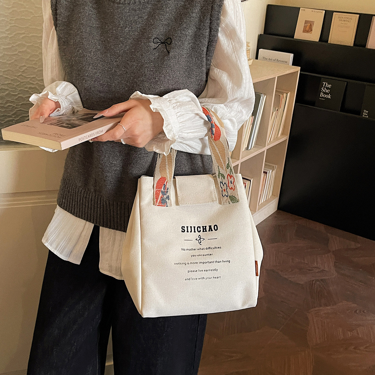 日韩休闲简约风帆布包女式2026新款手提包文艺印花字母学生上课包,淘宝优惠券,粉丝福利购,淘宝优惠卷
