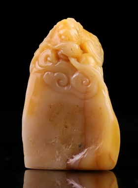 寿山田黄石螭虎圆雕印章