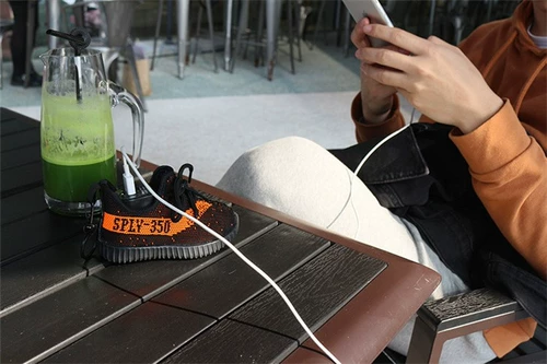 Спортивная обувь, маленький мобильный телефон с зарядкой, креативный милый дорожный портативный блок питания, подарок на день рождения