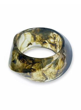 高级感彩色夸张大款不规则叠戴水纹晕染树脂手镯模特走秀异形手饰