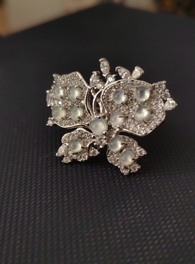 现货翡翠白冰玻璃种蛋面群镶蝴蝶戒指925银镀厚白金抗氧化起荧光