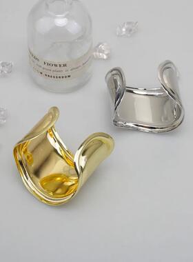 Pulseira Wide Metal Wave, Assimetry Openings, Europa, Estado